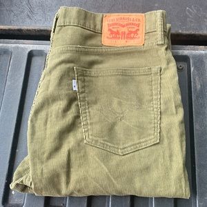Men Levi Pant size 33x34 style 514